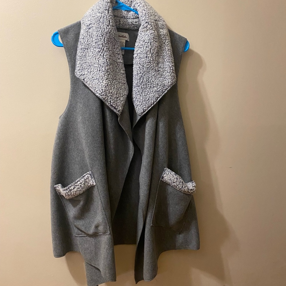 Sleeveless Sherpa throw